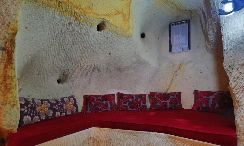 Jerveni Cave Hotel