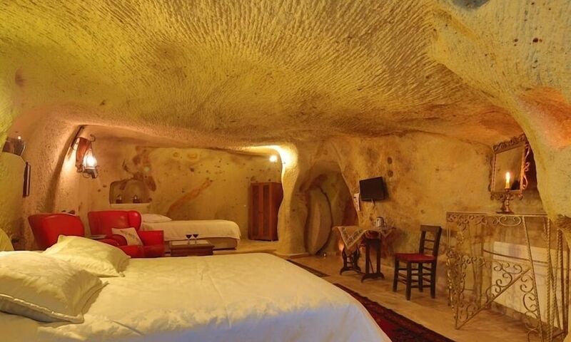 Jerveni Cave Hotel