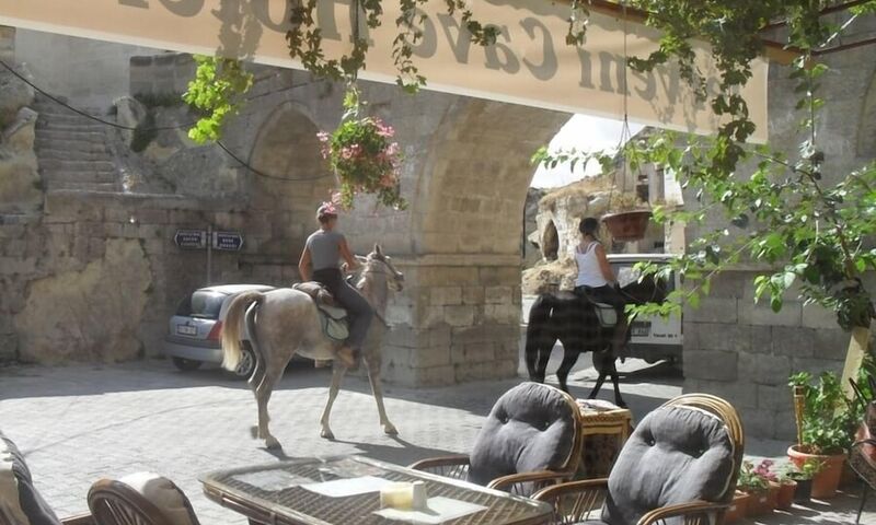 Jerveni Cave Hotel