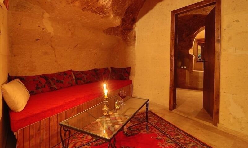 Jerveni Cave Hotel