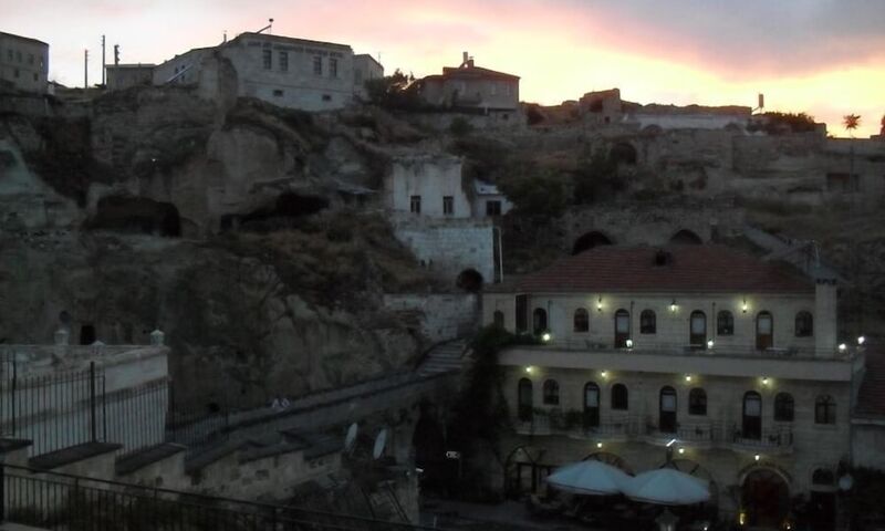 Jerveni Cave Hotel