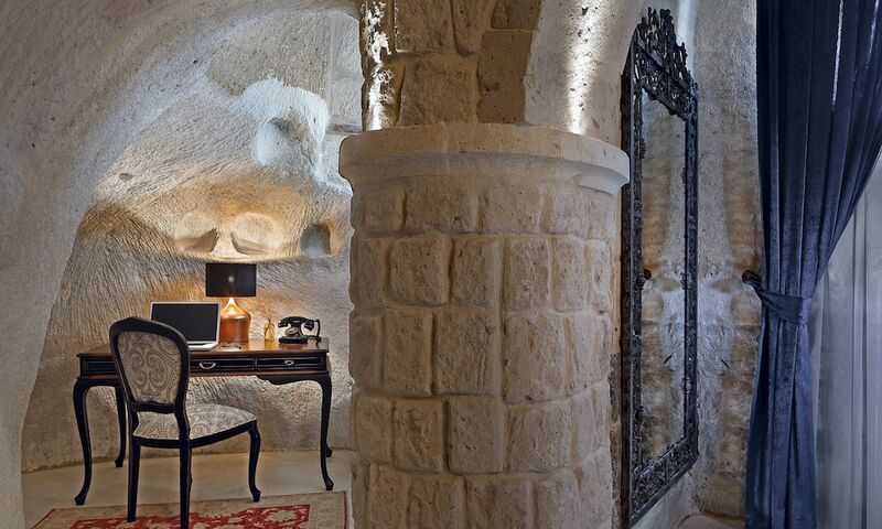 Seraphim Cave Hotel